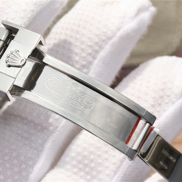 Silver Blue Red Diamond 40mm Q2118