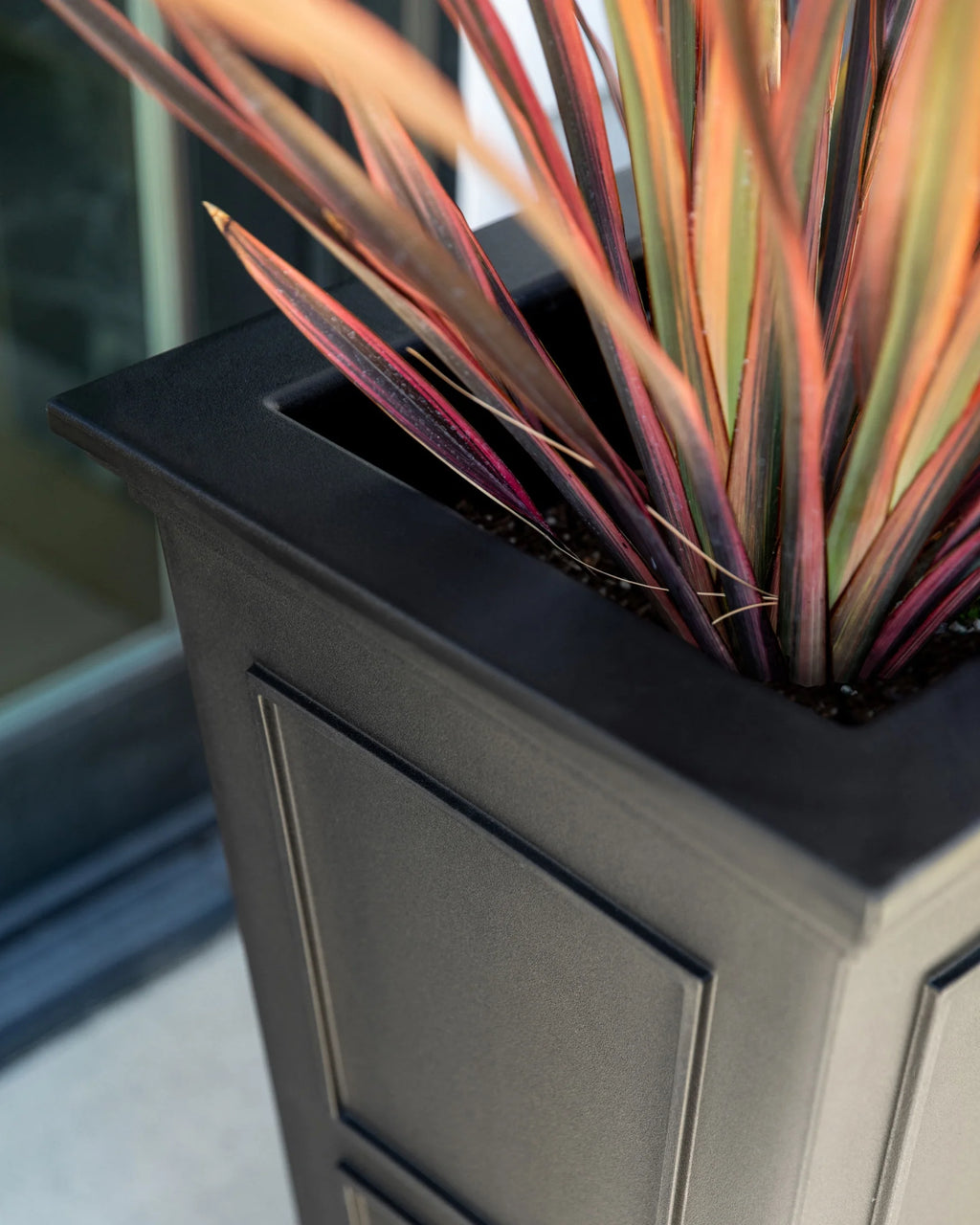 Black 28" Plastic Planter U656