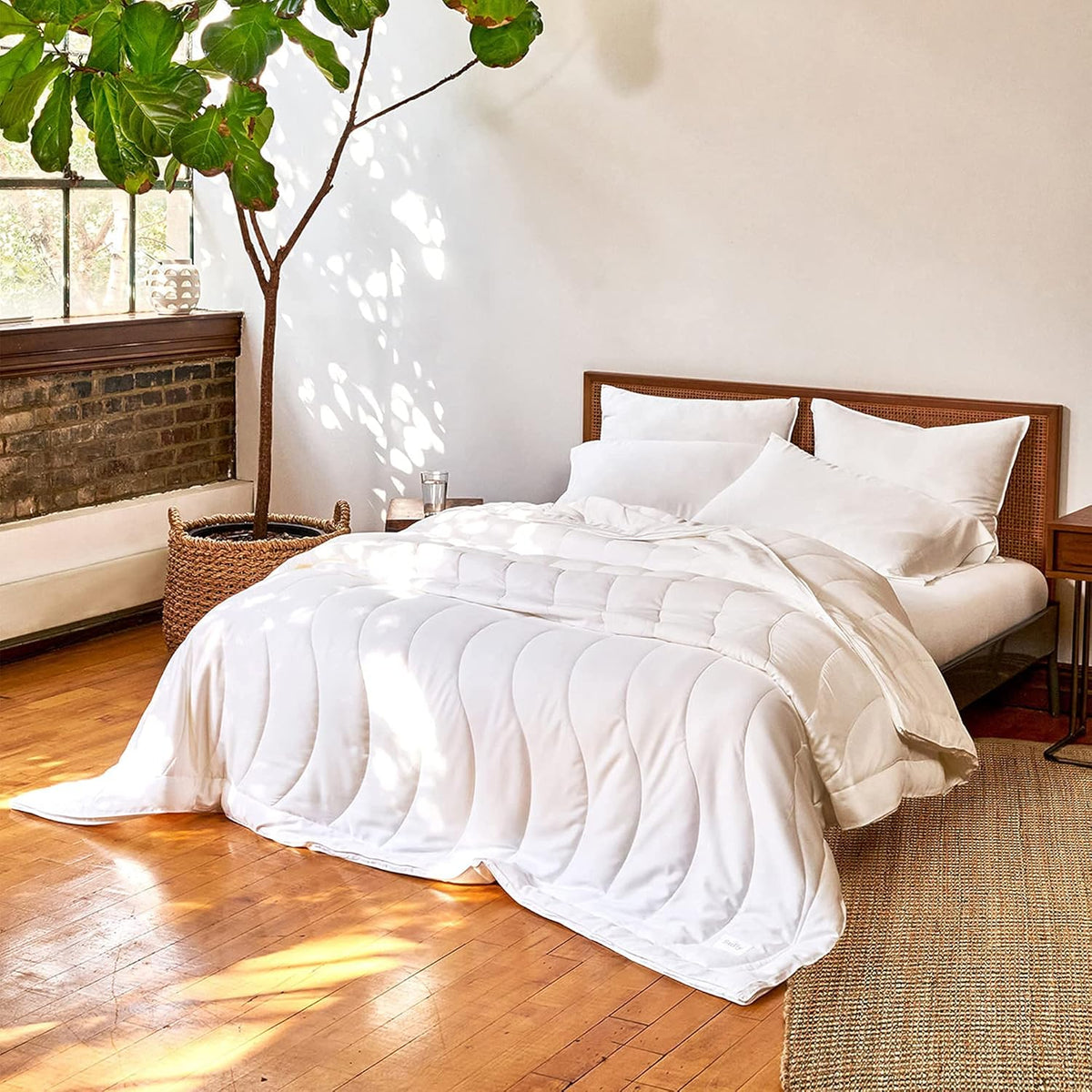 White Lightweight Eucalyptus Lyocell Comforter with Corner Tabs (Twin/Twin XL) L717544