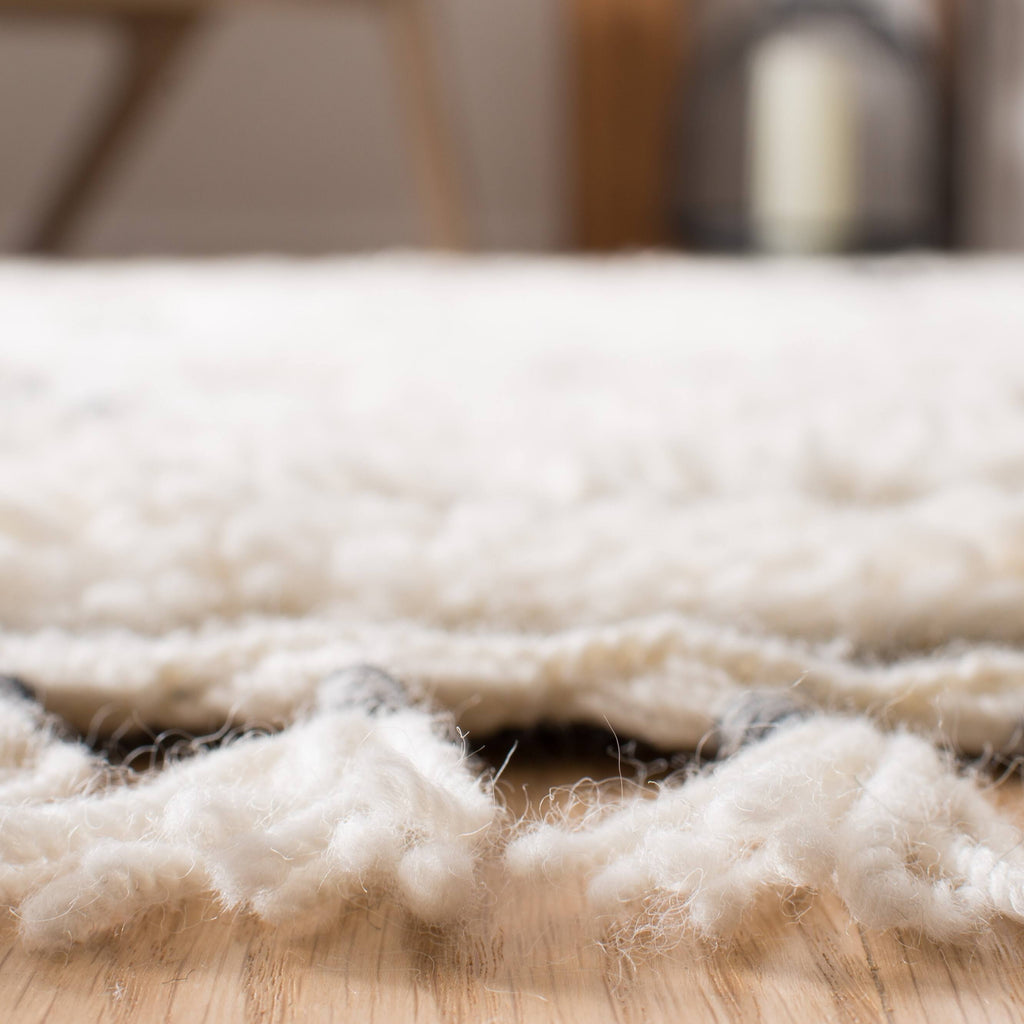 Ivory and Black Runner S8529