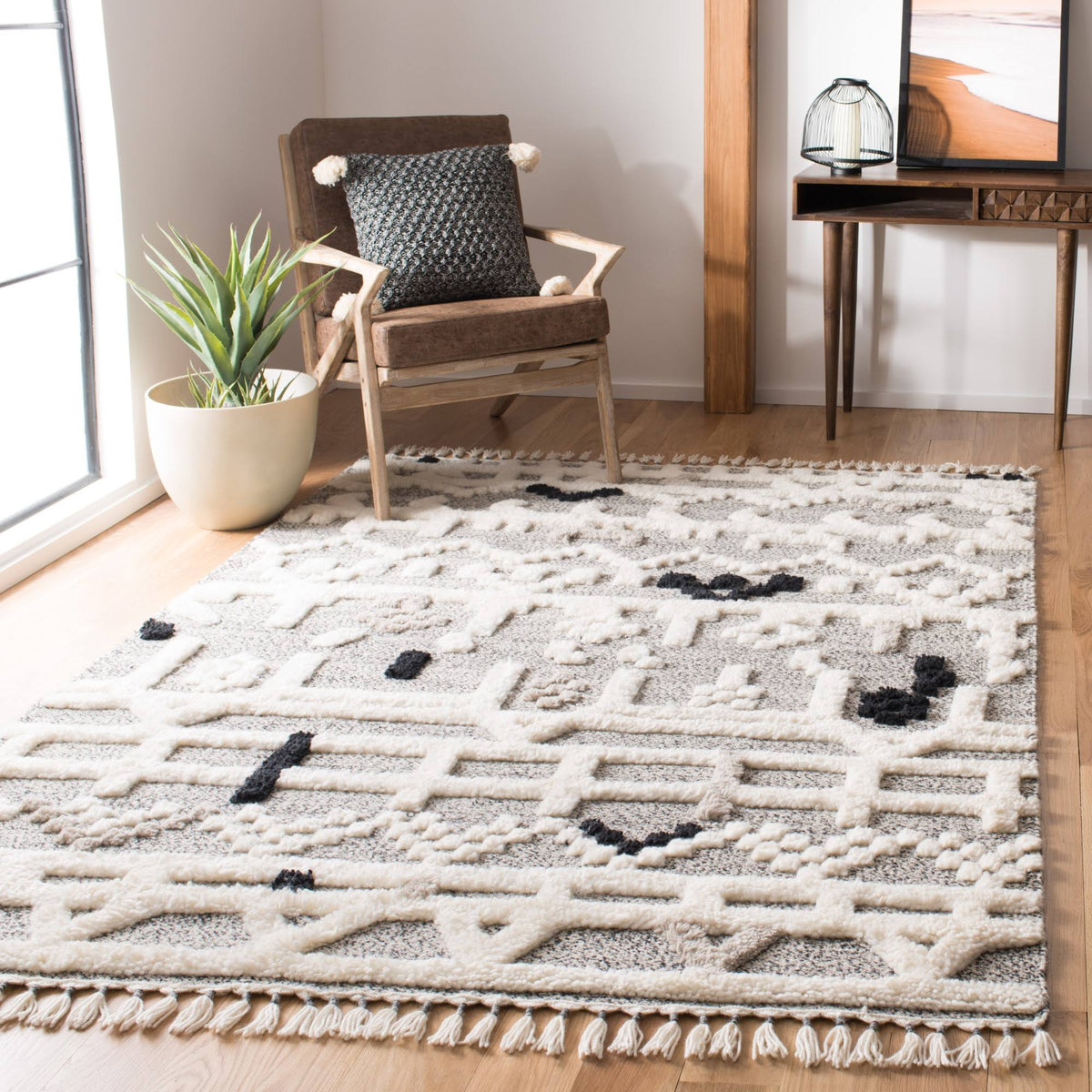 Ivory and Black Runner S8529