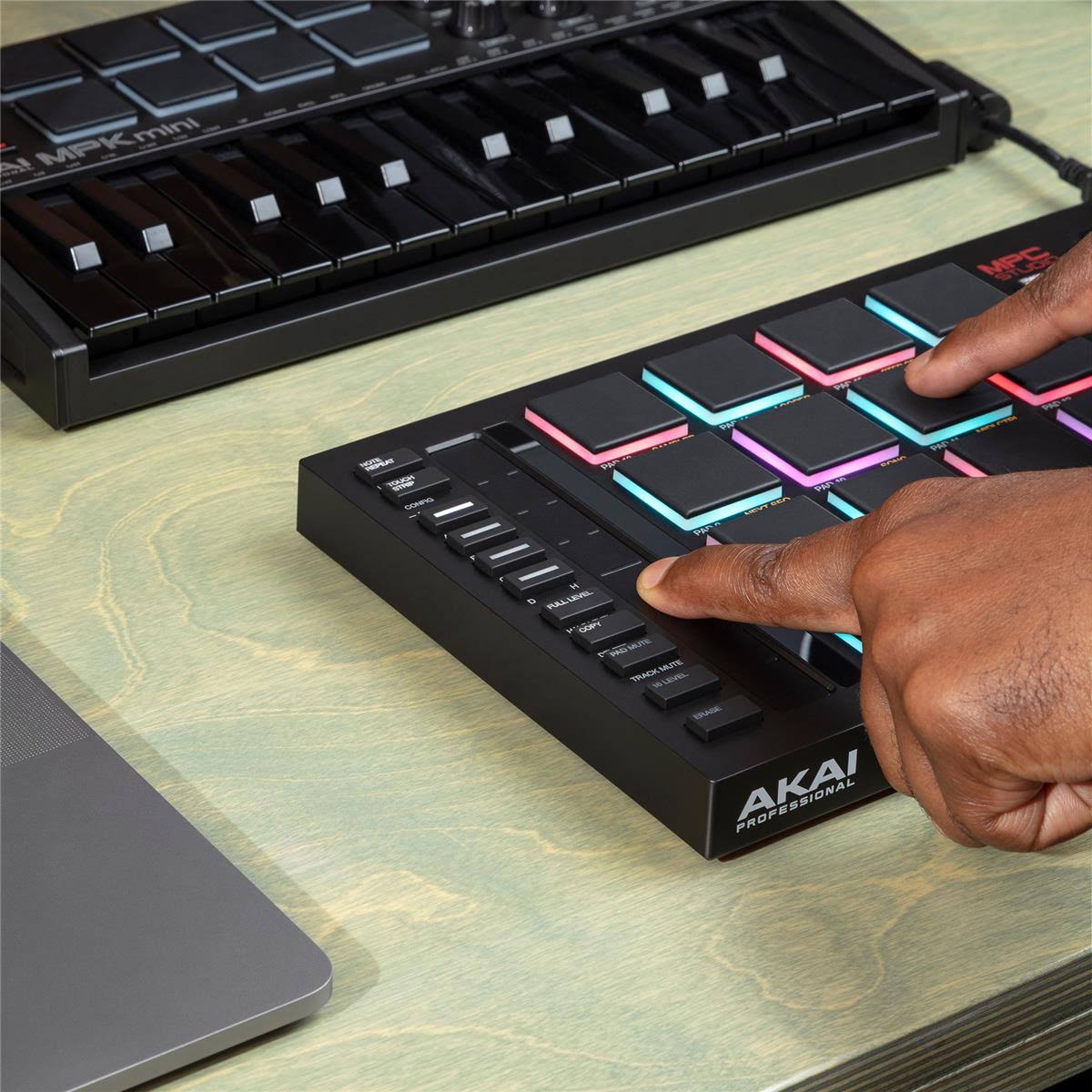MPC Studio 2 Music Production Controller K907921