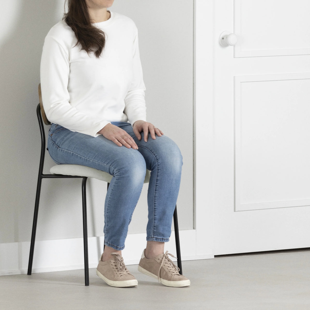 White Mid-century Glam Chair C3643