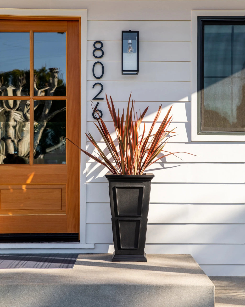 Black 28" Plastic Planter U656
