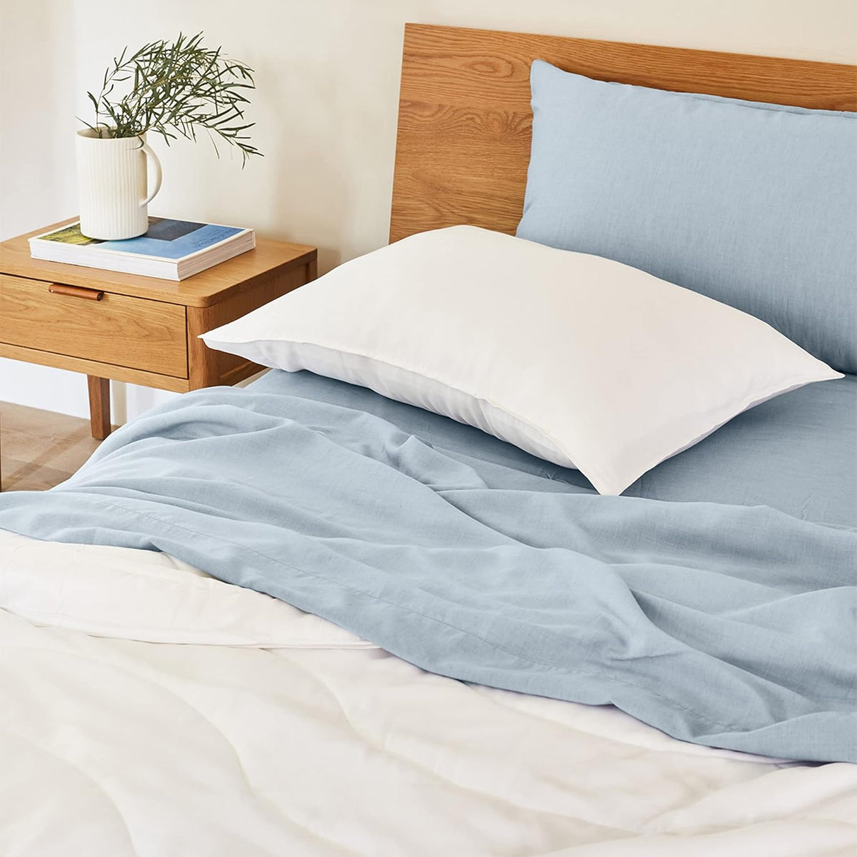 White Lightweight Eucalyptus Lyocell Comforter with Corner Tabs (Twin/Twin XL) L717544