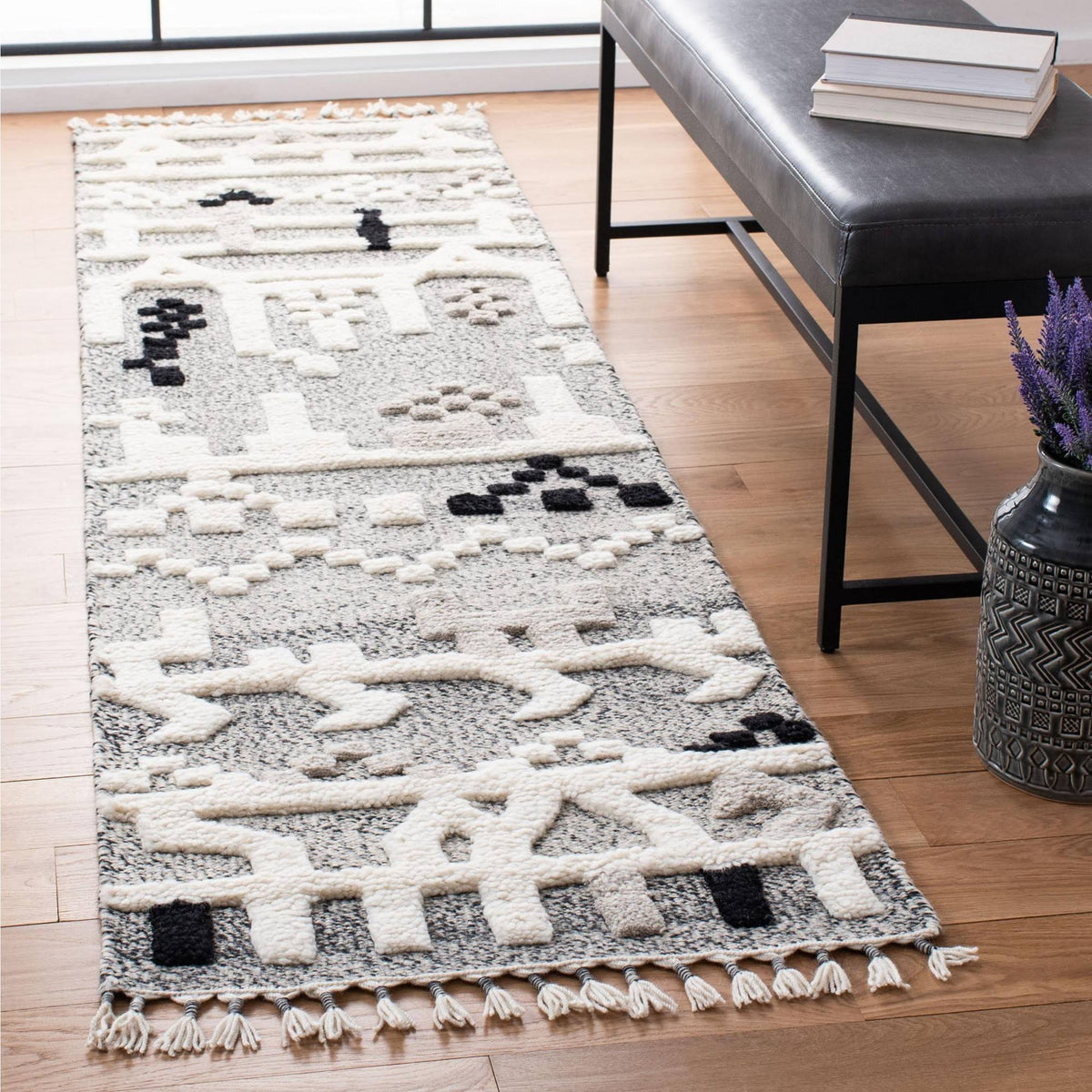 Ivory and Black Runner S8529