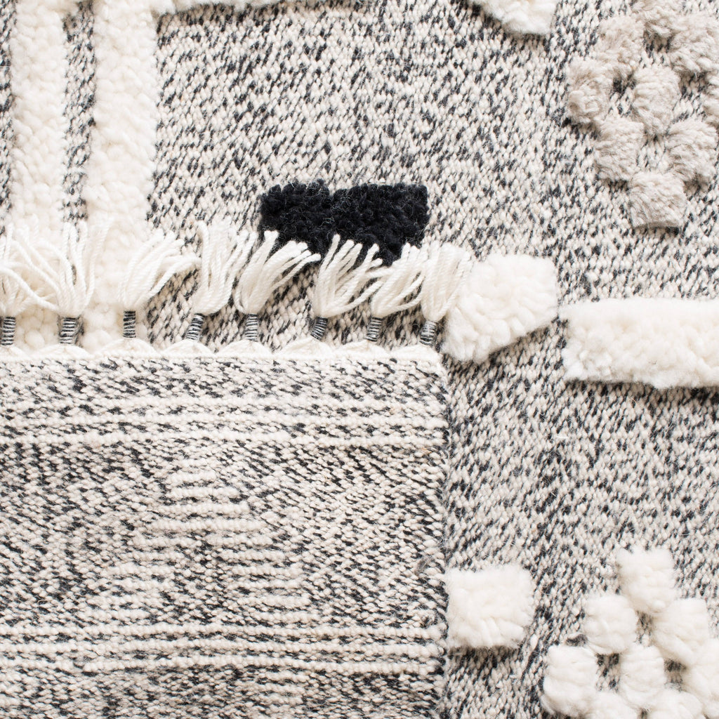 Ivory and Black Runner S8529