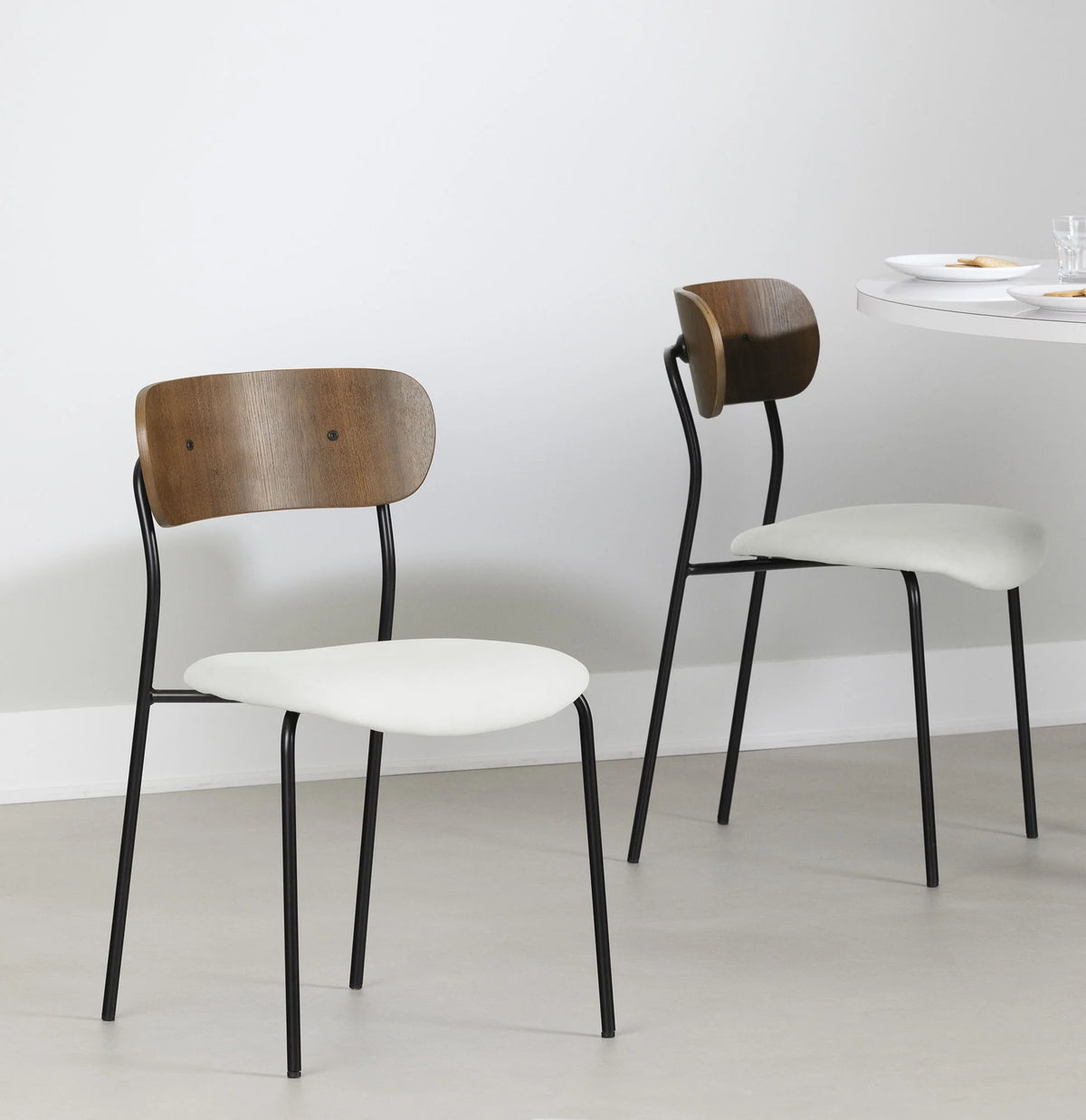 White Mid-century Glam Chair C3643