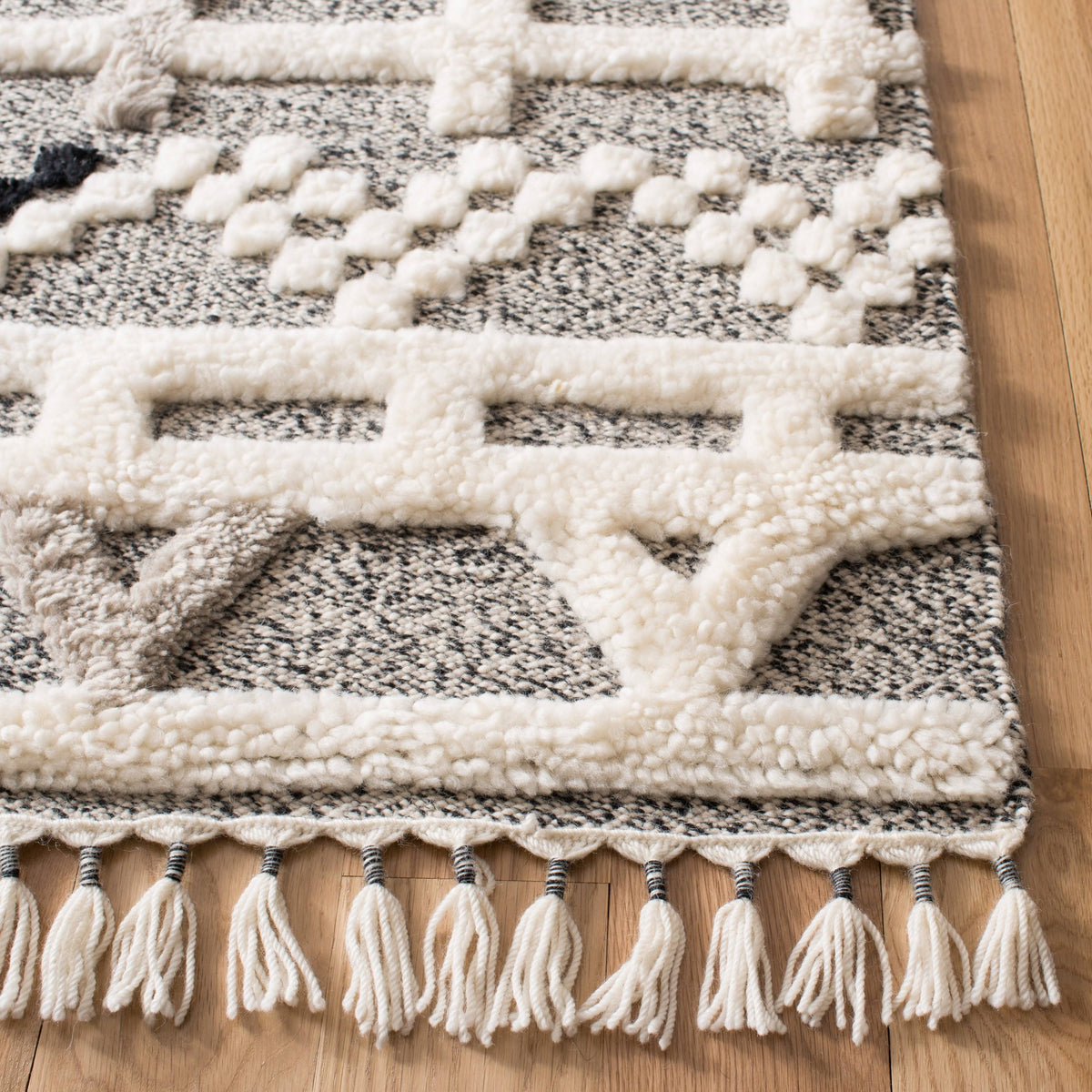 Ivory and Black Runner S8529